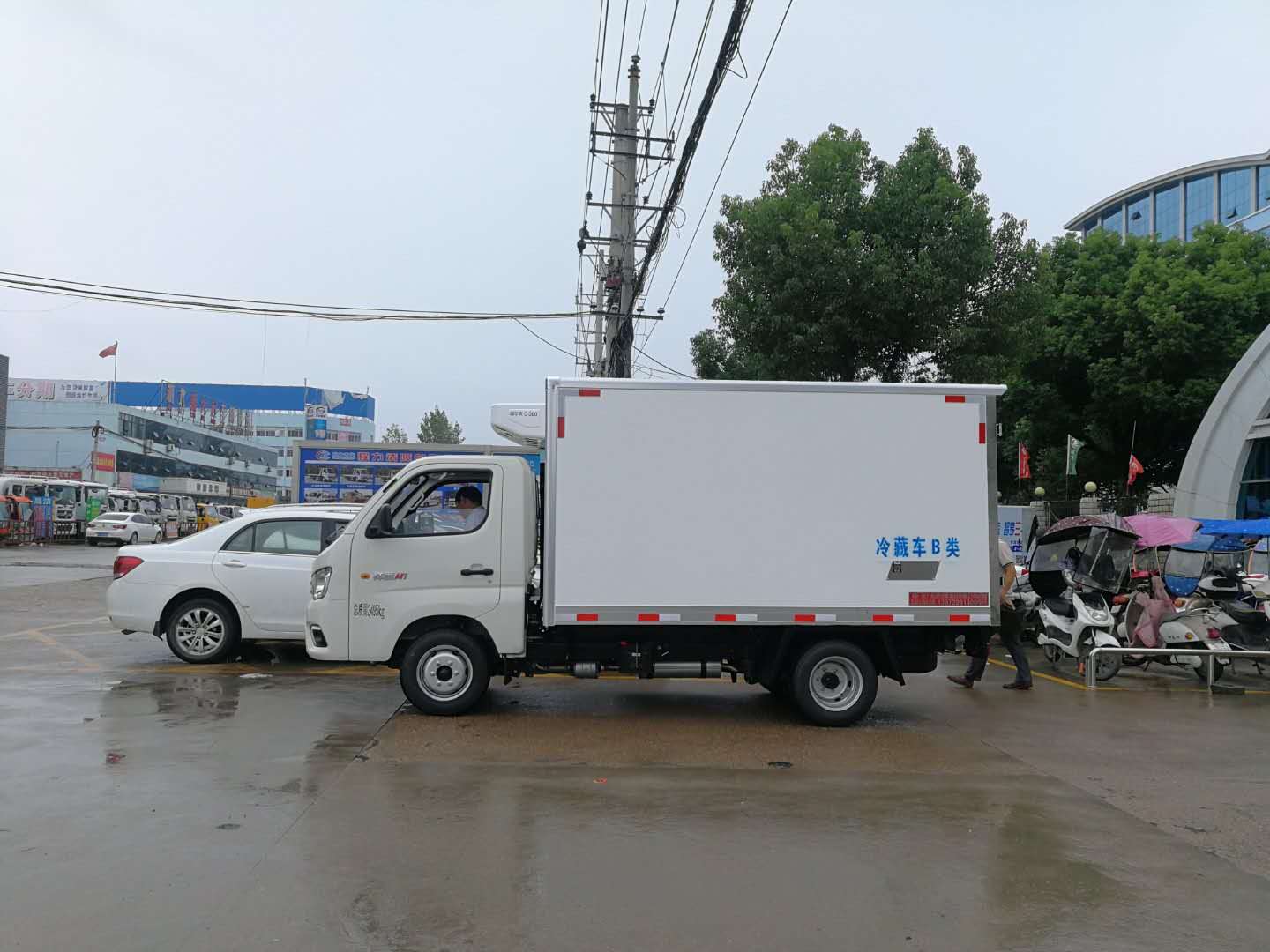 國(guó)六福田祥菱M1藍(lán)牌冷藏車(chē)
