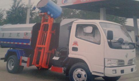 掛桶<a href=http://www.jzdaj.com/ljc target=_blank class=infotextkey>垃圾車</a>裝卸垃圾桶圖片