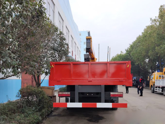 熱銷(xiāo)程力吊機(jī)12噸東風(fēng)特商T702隨車(chē)吊圖片4