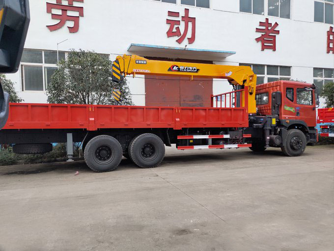 熱銷(xiāo)程力吊機(jī)12噸東風(fēng)特商T702隨車(chē)吊圖片2