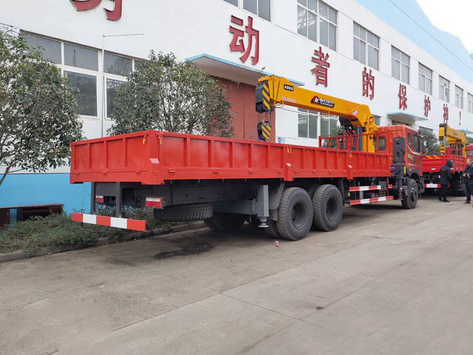 熱銷(xiāo)程力吊機(jī)12噸東風(fēng)特商T702隨車(chē)吊圖片3